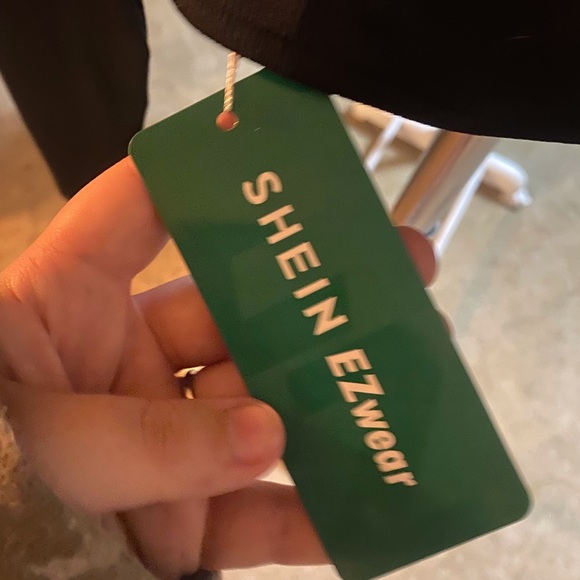 SHEIN Black Ribbed Turtleneck Crop Top - Picture 2 of 3